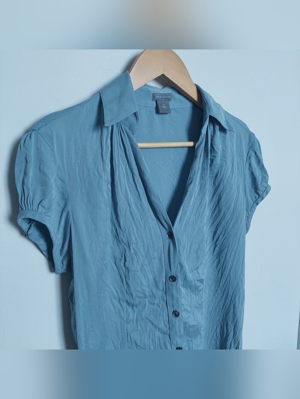Anne Taylor Light Blue Button-Front Women’s Top - Picture 2 of 6